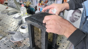 Приклеиваем верхнюю пирамидку лампады